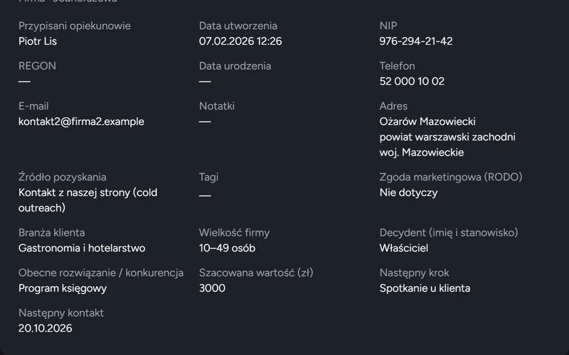 Karta leada: opiekun, adres z powiatem i województwem, źródło, branża, wielkość firmy, decydent, następny krok i data kontaktu